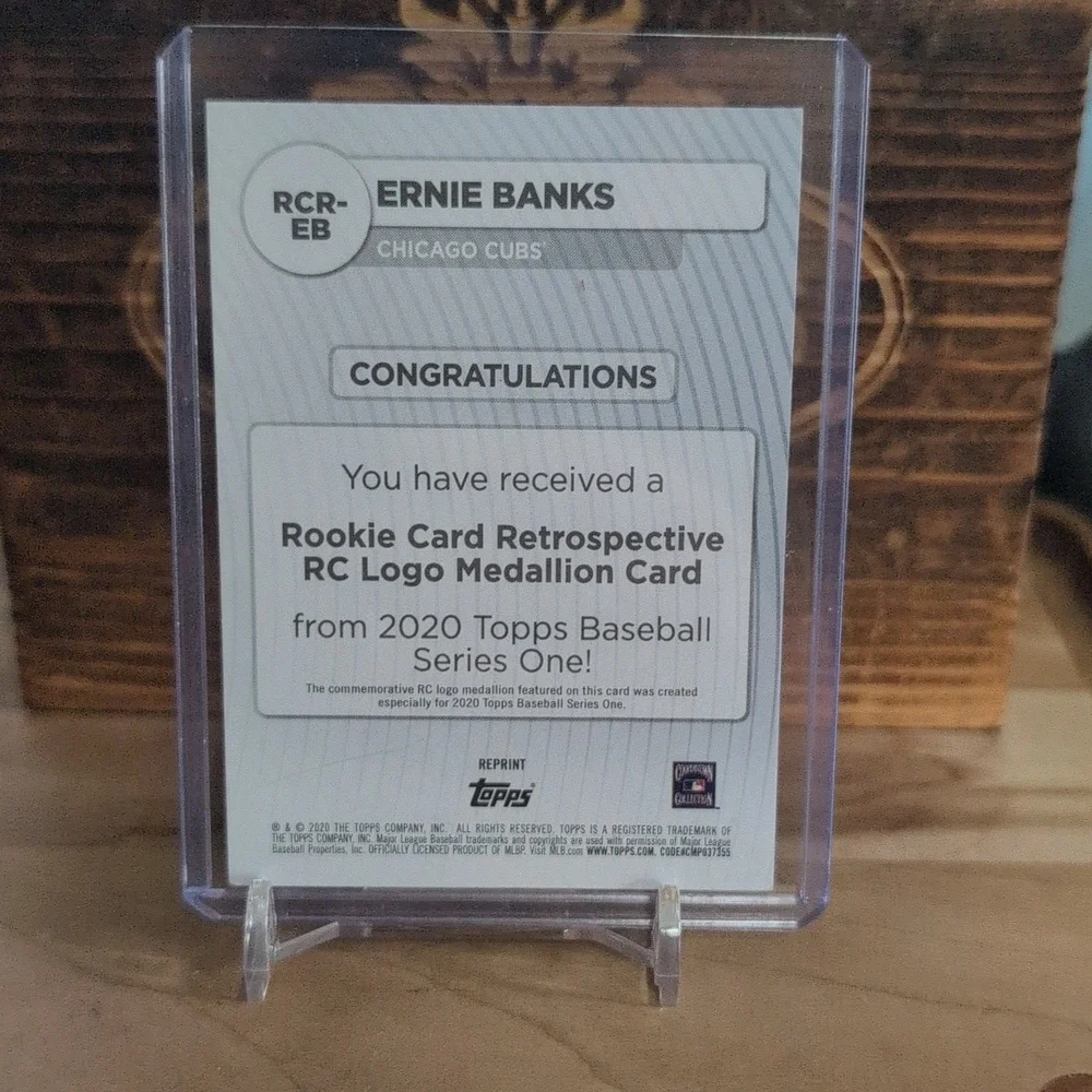 2020 Topps Ernie Banks Rookie Card Retrospective RC Logo Medallion Cubs HOF - Picture 2 of 2